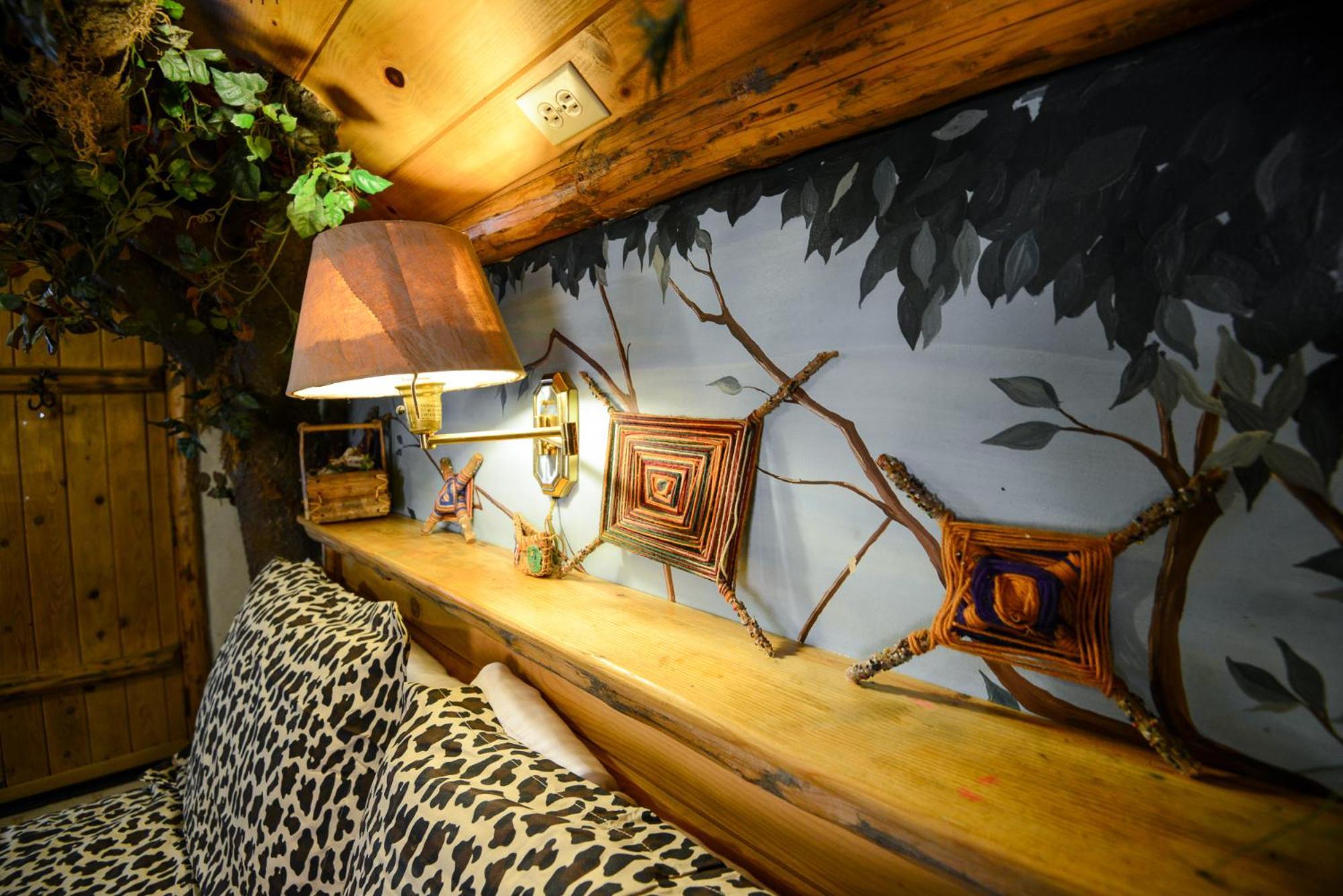 Castle Wood Theme Cottages- Couples Only Big Bear Lake Εξωτερικό φωτογραφία
