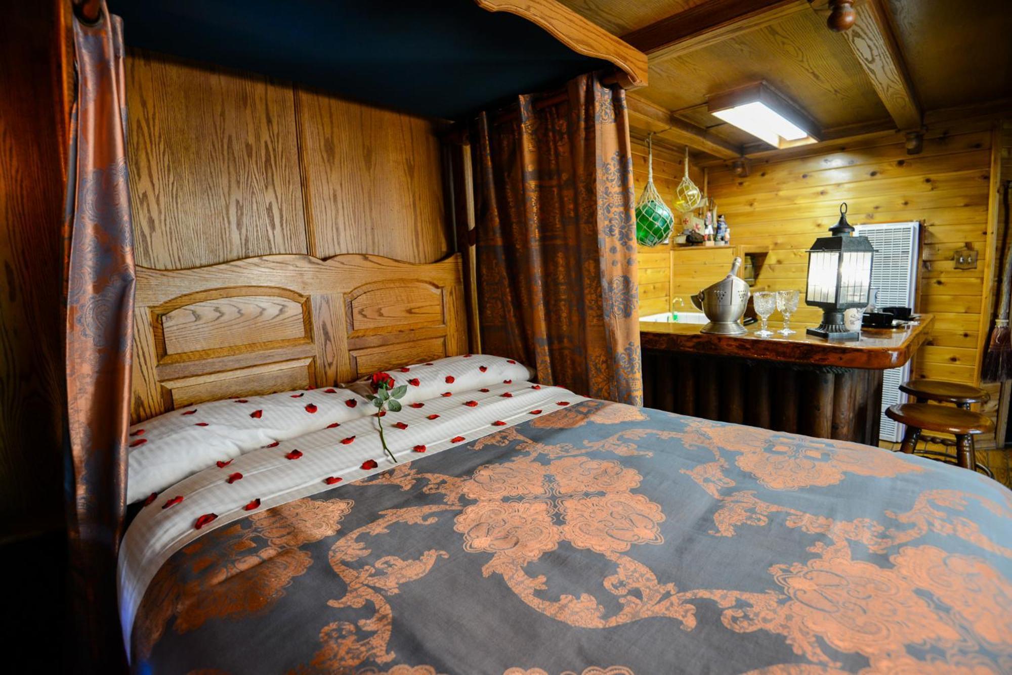 Castle Wood Theme Cottages- Couples Only Big Bear Lake Εξωτερικό φωτογραφία