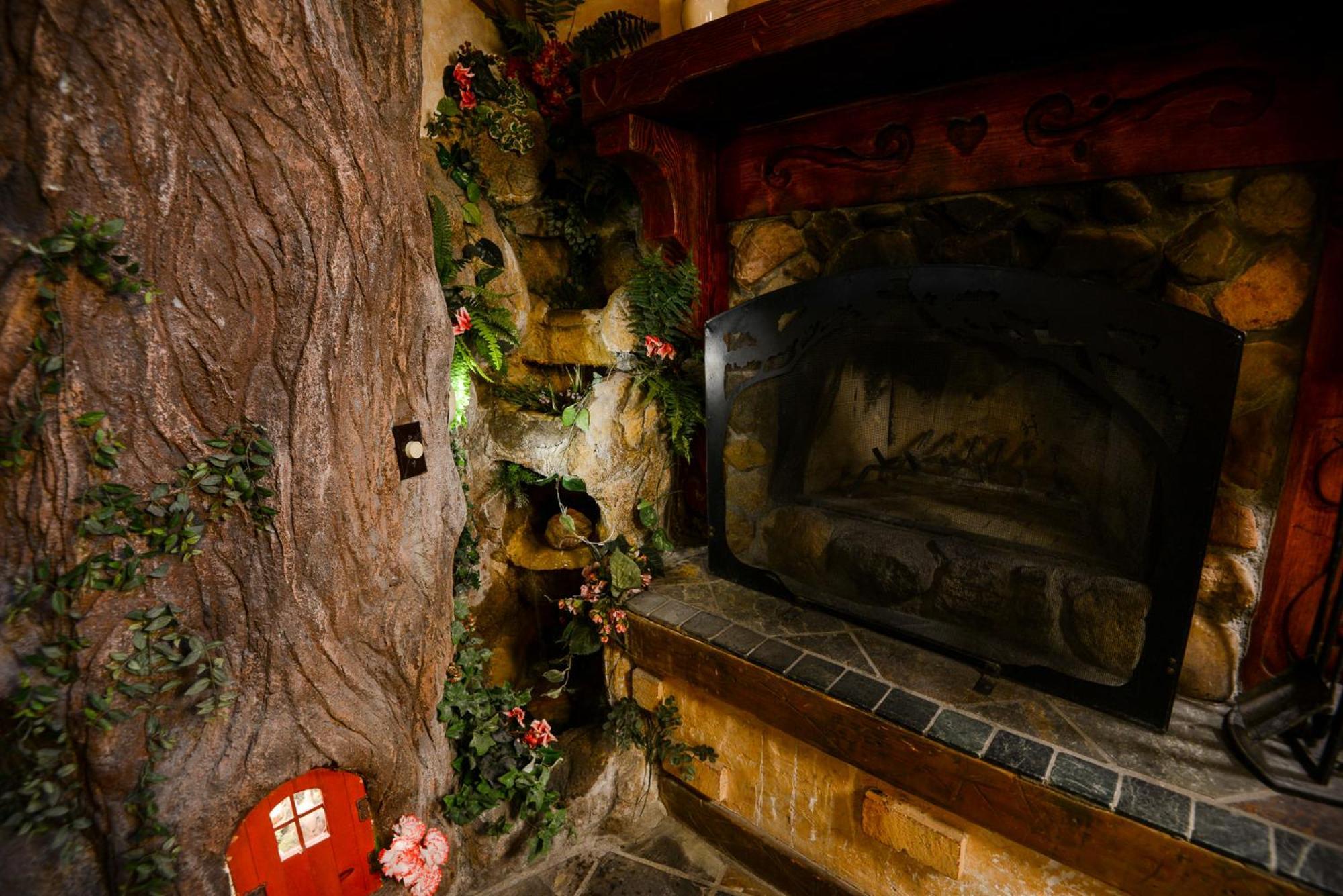 Castle Wood Theme Cottages- Couples Only Big Bear Lake Εξωτερικό φωτογραφία