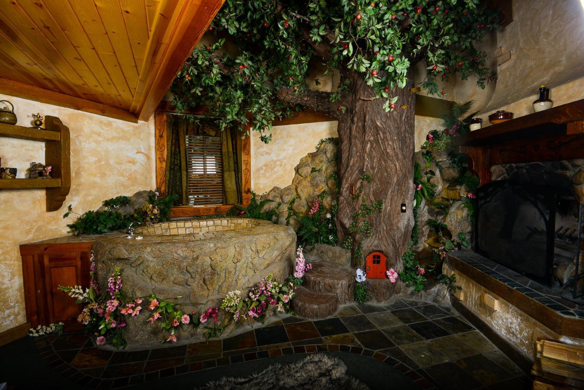 Castle Wood Theme Cottages- Couples Only Big Bear Lake Εξωτερικό φωτογραφία