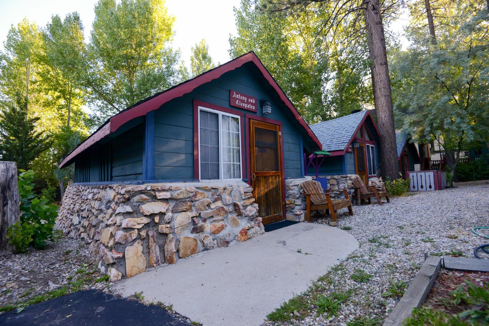 Castle Wood Theme Cottages- Couples Only Big Bear Lake Εξωτερικό φωτογραφία